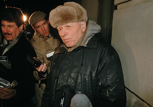 Andrei Sakharov is mobbed at a Moscow station as he arrives home from exile. On 19 Dec 1986, Mikhail Gorbachev released Sakharov and his wife from exile in Gorky. He was arrested in 1980, following a public protests against the Soviet intervention in Afghanistan, and sent into exile.